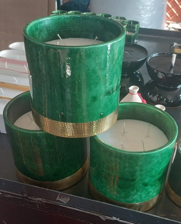 Bougie en pot ceramique cercle metal